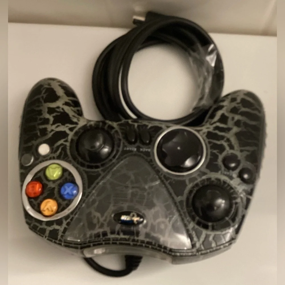 Game Controller - Picture 1 of 6